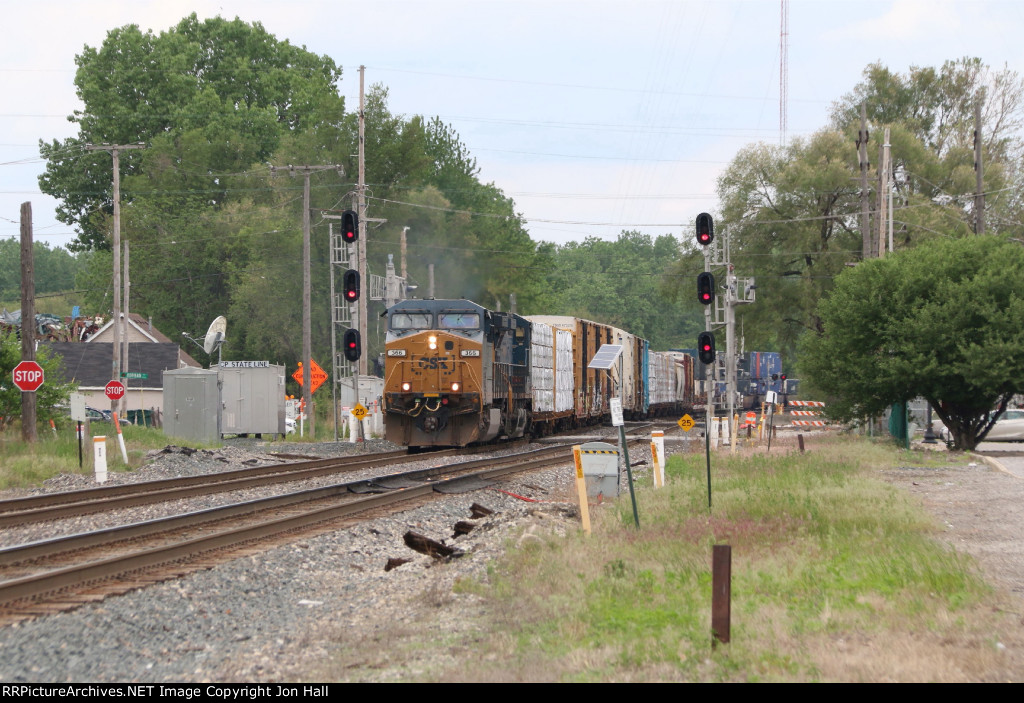 Rolling through State Line interlocking, Q158 comes east